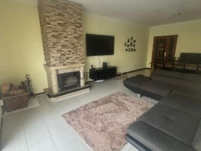 Apartamento T4 em Arcozelo