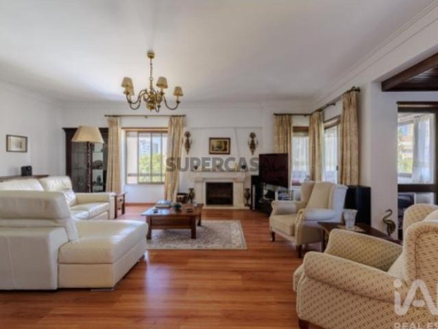 Apartamento T4 em Areeiro