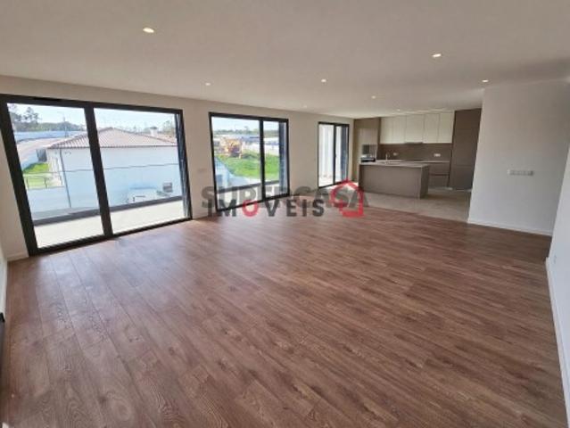 Apartamento T4 em Batalha