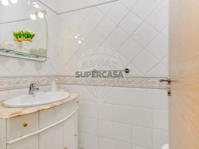 Apartamento T4 em Belas