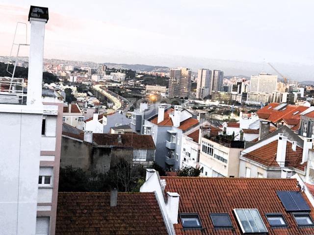 Apartamento T4 em Campolide