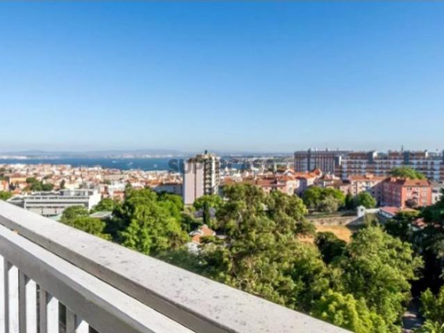 Apartamento T4 em Campo de Ourique