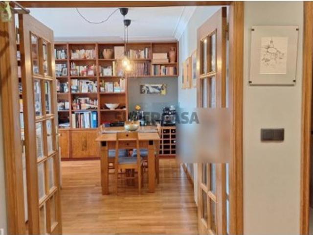 Apartamento T4 em Carnide
