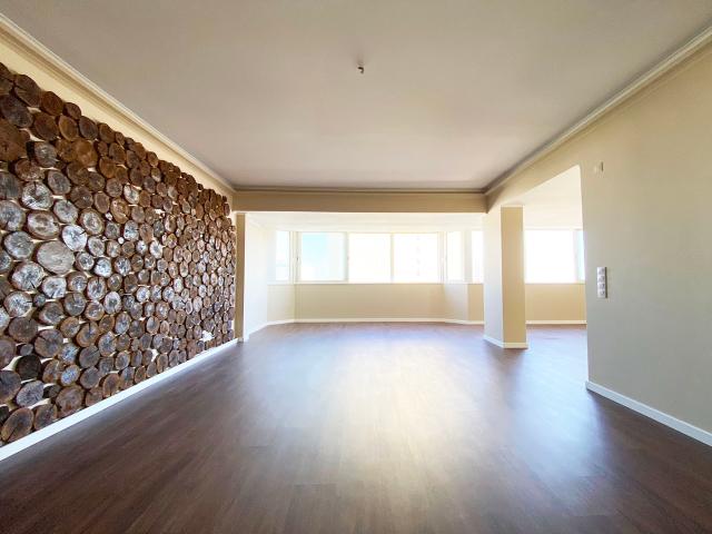 Apartamento T4 em Cascais com vista Mar e Serra