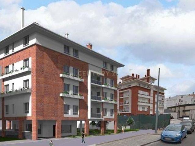Apartamento T4, em Construção, na Marinha Grande