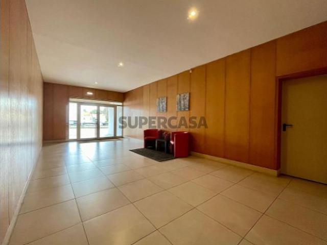 Apartamento T4 em Custóias