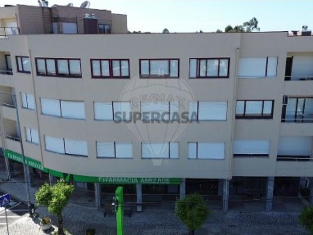 Apartamento T4 em Escapães
