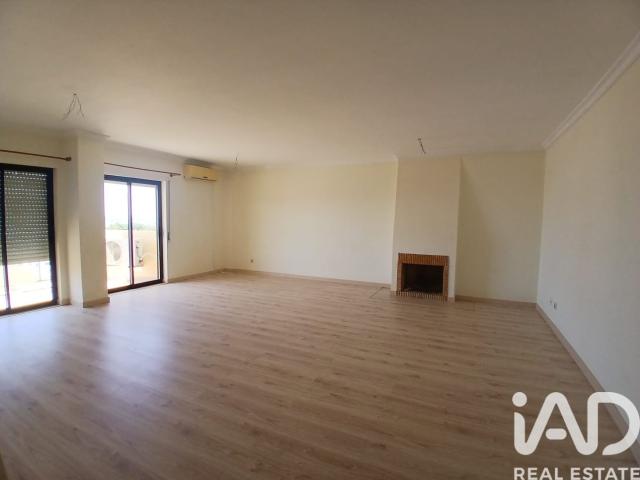 Apartamento T4 em Faro Sé e São Pedro