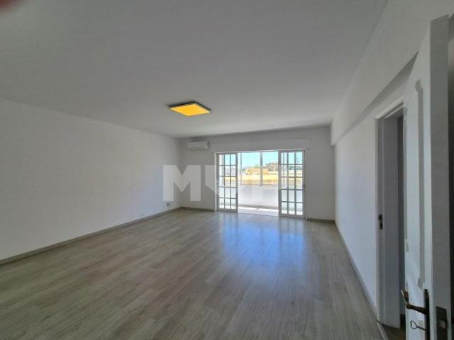 Apartamento T4 em Faro