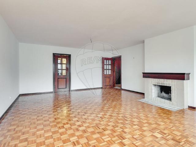 Apartamento T4 em Lisboa