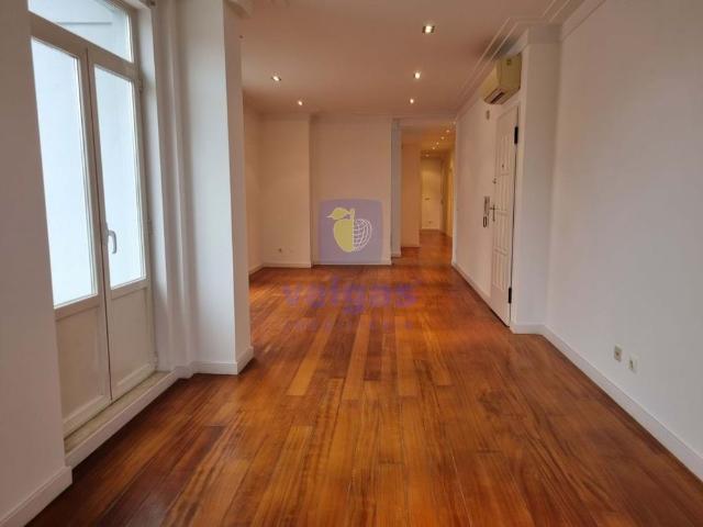 Apartamento T4 em Lisboa