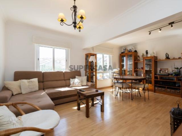 Apartamento T4 em Loures