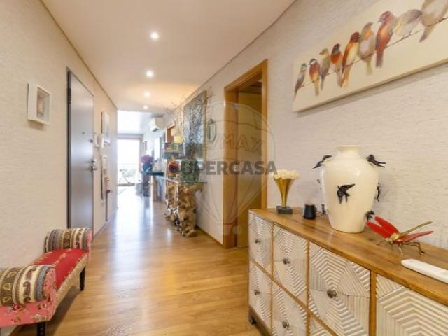 Apartamento T4 em Loures