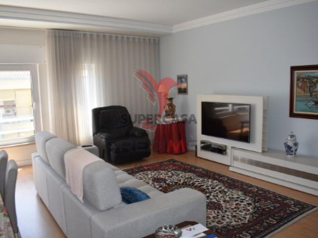 Apartamento T4 em Mafamude