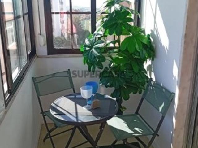 Apartamento T4 em Massamá e Monte Abraão