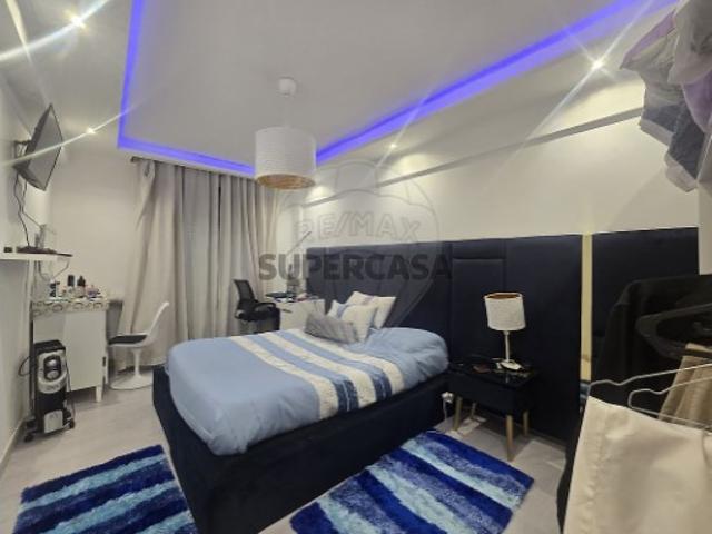 Apartamento T4 em Massamá e Monte Abraão