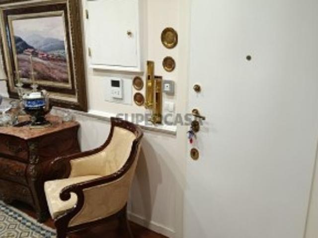 Apartamento T4 em Massamá e Monte Abraão