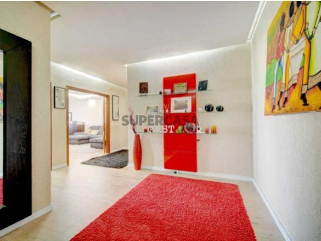 Apartamento T4 em Massamá e Monte Abraão