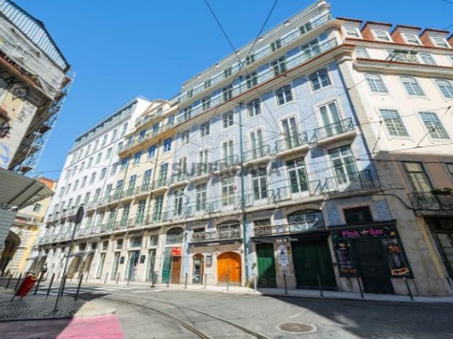 Apartamento T4 em Misericórdia