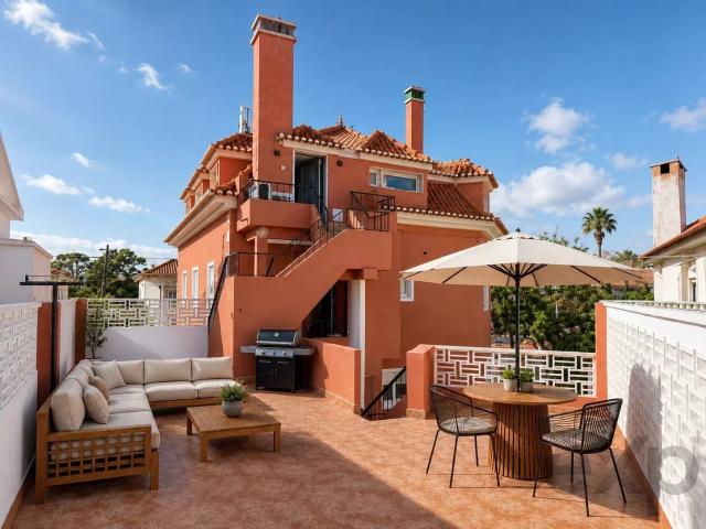 Apartamento T3+1 em moradia isolada, Costa de Caparica, Almada, Margem Sul