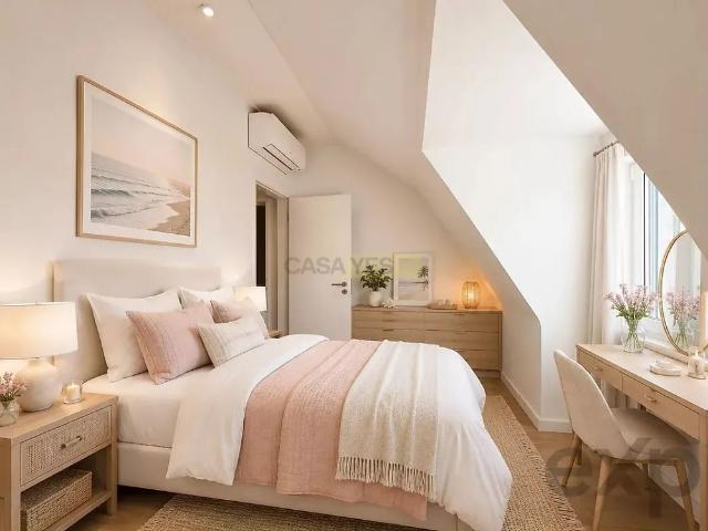 Apartamento T3+1 em moradia isolada, Costa de Caparica, Almada, Margem Sul