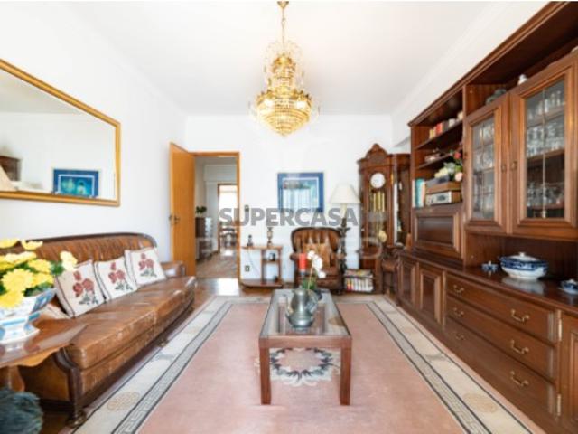 Apartamento T4 em Moscavide e Portela