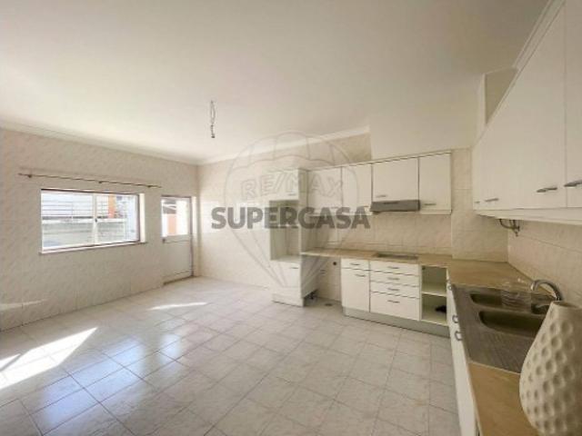 Apartamento T4 em Nossa Senhora do Bispo