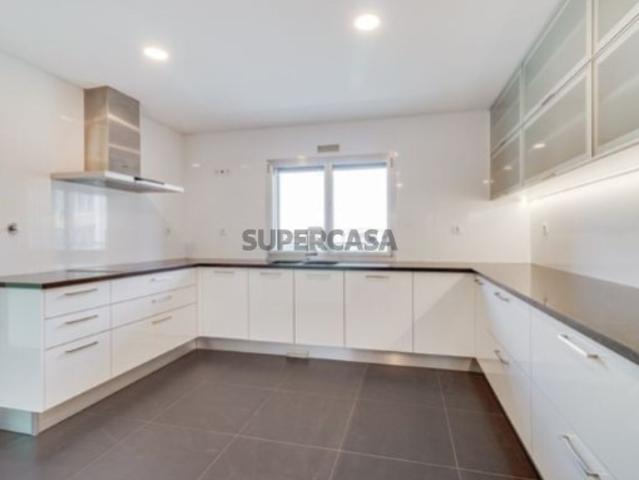 Apartamento T4 em Odivelas