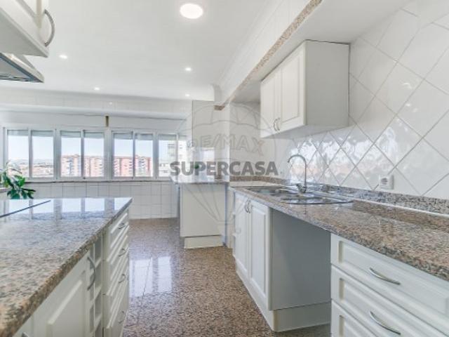 Apartamento T4 em Olivais