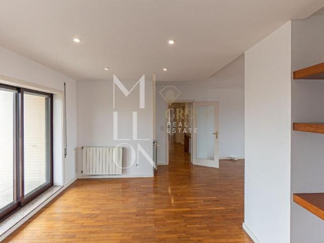 Apartamento T4 em Porto