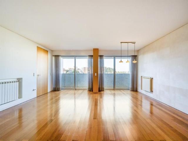 Apartamento T4 em Porto