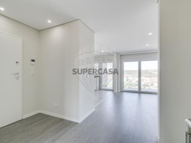 Apartamento T4 em Póvoa de Santo Adrião e Olival Basto