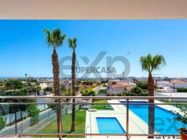 Apartamento T4 em Quelfes