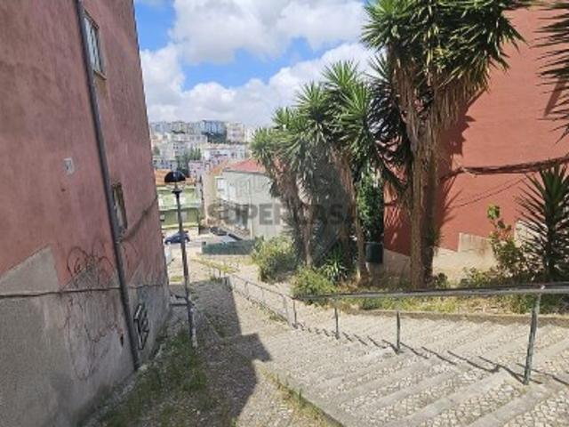 Apartamento T4 em Queluz