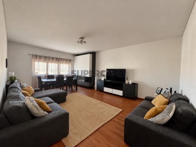 Apartamento T4 em São Sebastião