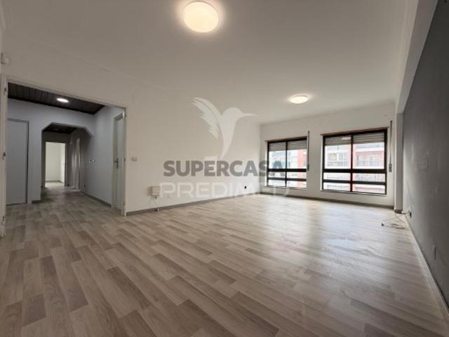 Apartamento T4 em São Sebastião