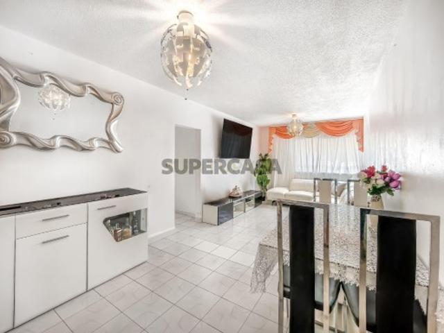 APARTAMENTO T4 EM SANTO ANTÓNIO DOS CAVALEIROS