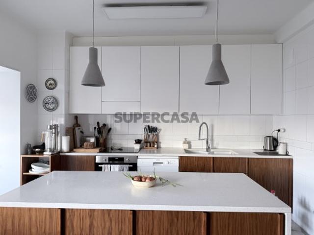 Apartamento T4 em Santo António dos Olivais