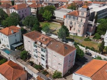 Apartamento T4 em Santo António dos Olivais
