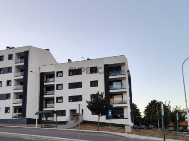 Apartamento T4 em Sé, Santa Maria e Meixedo
