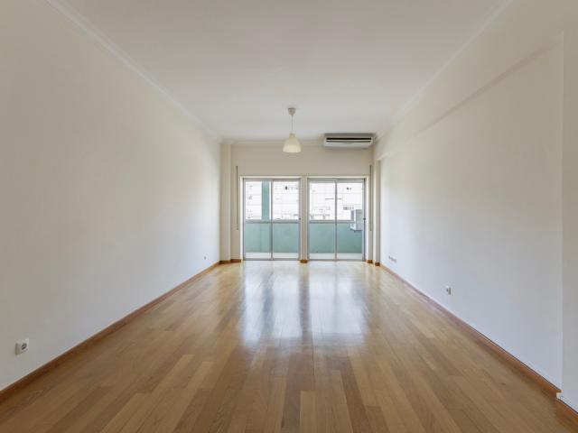 Apartamento T4 estacionamento no Lumiar em Lisboa
