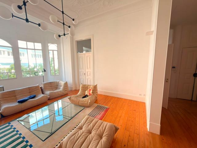 APARTAMENTO T4 JUNTO À AVENIDA DA LIBERDADE