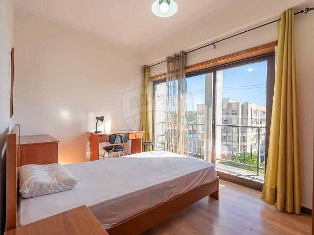 Apartamento T4 Mobilado à venda | Av. Fernão de Magalhães | 132 m²