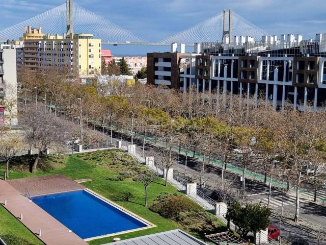 Apartamento T4 com Vista Panorâmica e Piscina no Parque das Nações, Lisboa