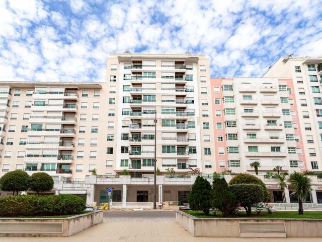 Apartamento T4 mobilado no Parque dos Príncipes