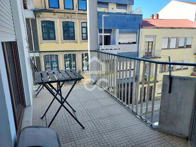 Apartamento T4 Mobilado para Arrendamento – Metro Combatentes, Porto