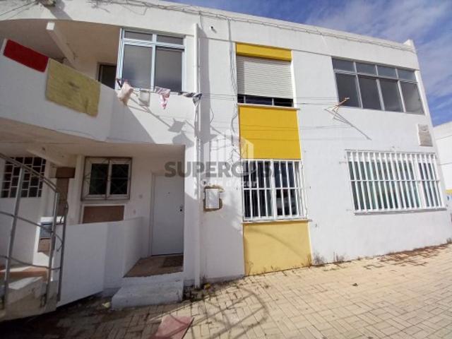Apartamento T4 na Rua das Descobertas, Montijo