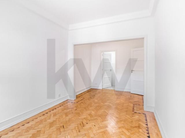 Apartamento T4 na Rua Filipe Folque