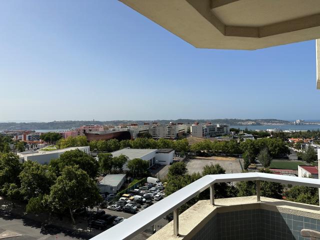 Apartamento T4 nas Torres do Restelo