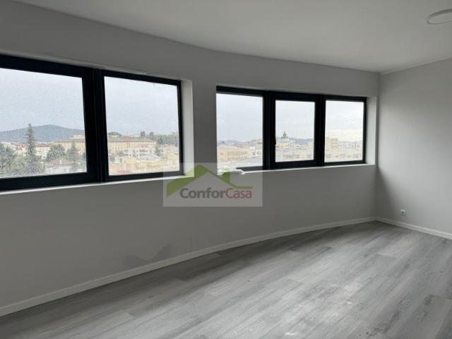Apartamento T4 no 10º Andar em Braga Vista Fantástica e Totalmente Remodelado